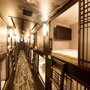 Capsule Room Male
